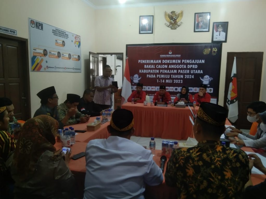 PDI-P Kabupaten PPU melakukan pendaftaran di KPU Kabupaten PPU. (Ist)