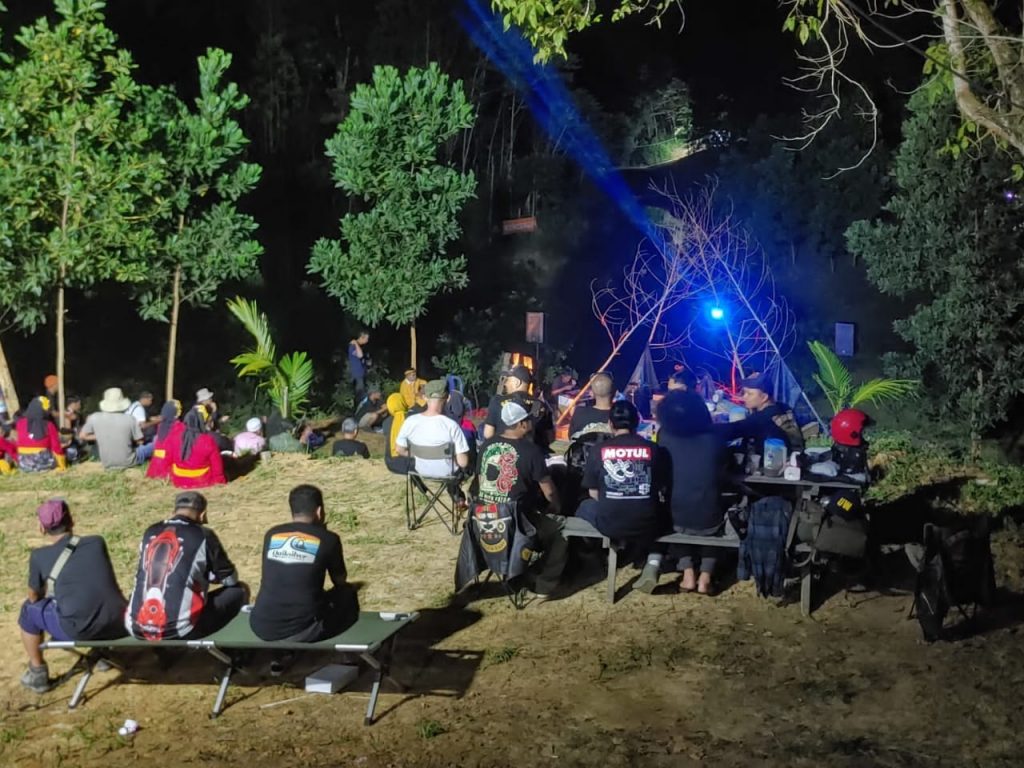 Tim dari Reborn Borneo Exploridetion bermalam di wisata Pulau Balang. (Ist)