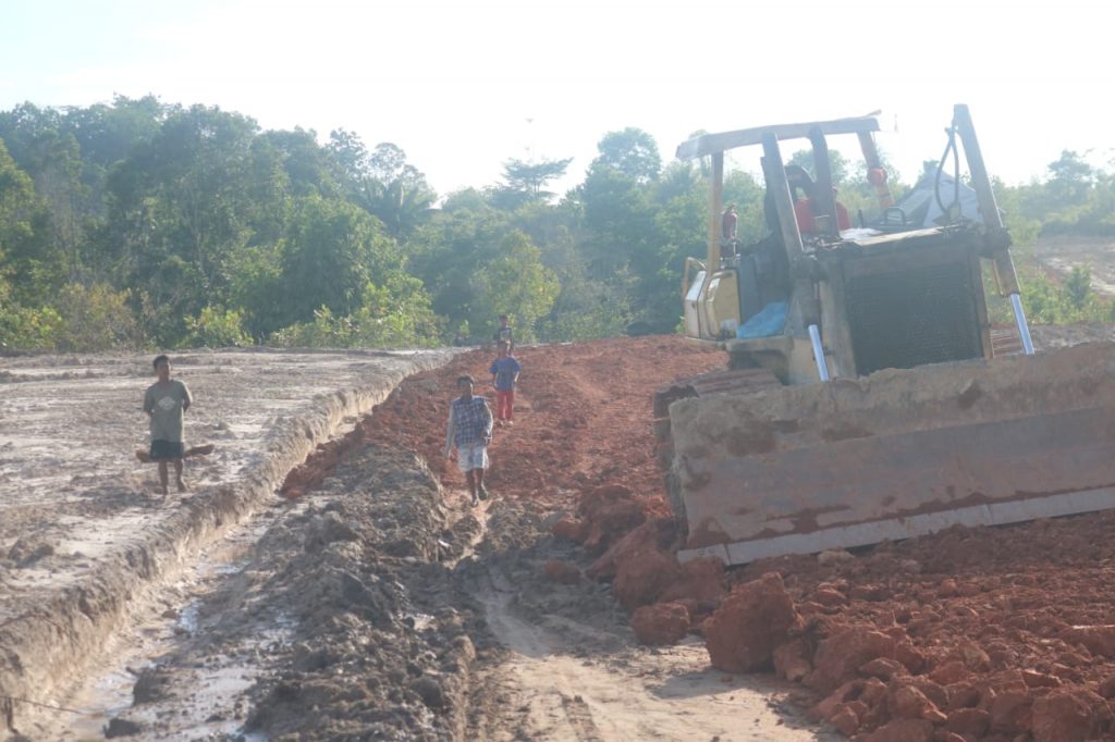 Anak-Anak Pantai Amal Beri Semangat Satgas TMMD di Tarakan. (Ist)