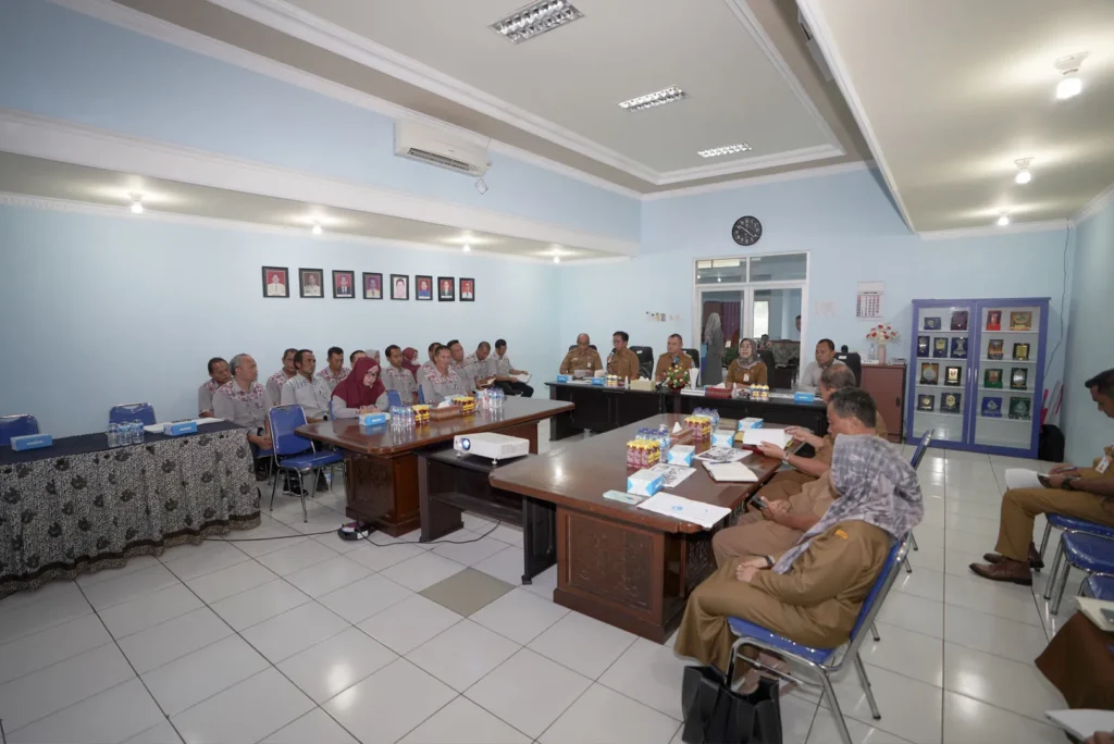 Pertemuan dengan jajaran direksi Perumdam Tirta Kandilo. (Ist)
