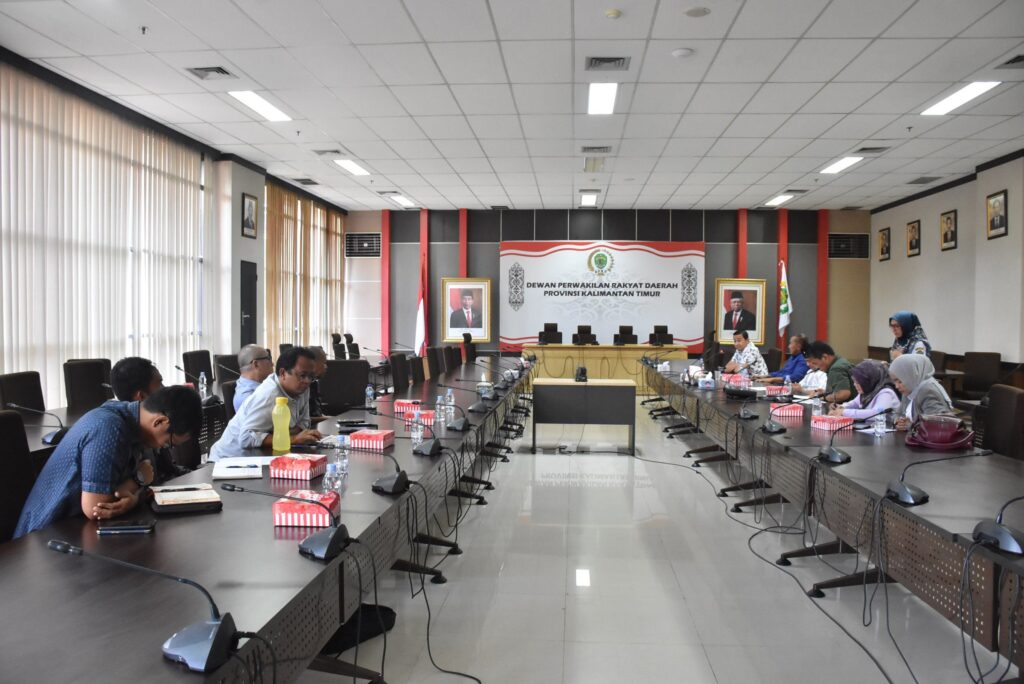 Bapemperda bersama Pansus dan Tenaga Ahli menggelar rapat koordinasi terkait Percepatan Pembahasan Ranperda 2023. (Ist)