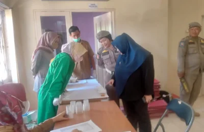 Tes urine pelajar di Kabupaten Paser. (Ist)