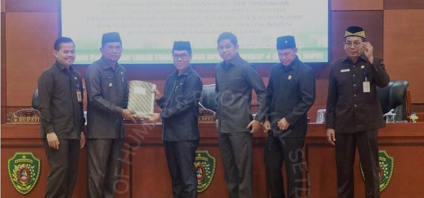 Rapat Paripurna DPRD Kabupaten PPU. (Ist)
