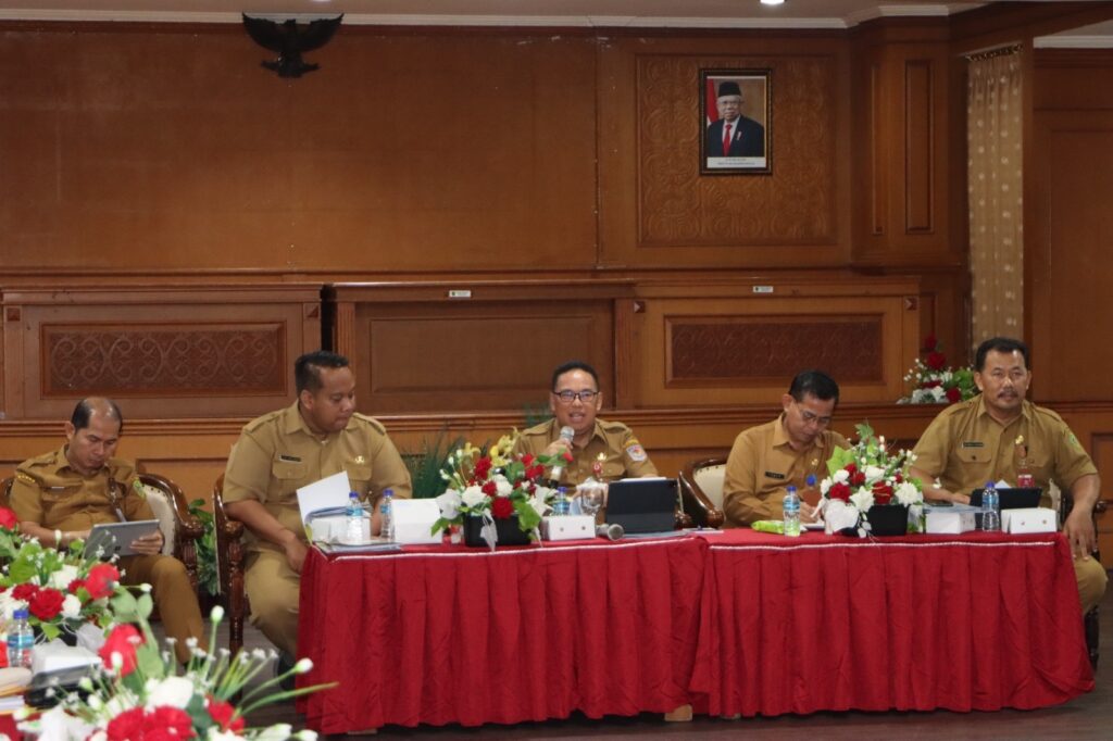 Pj Bupati PPU, Makmur Marbun Memimpin Rapat Terkait Progres Pembangunan. (Ist)