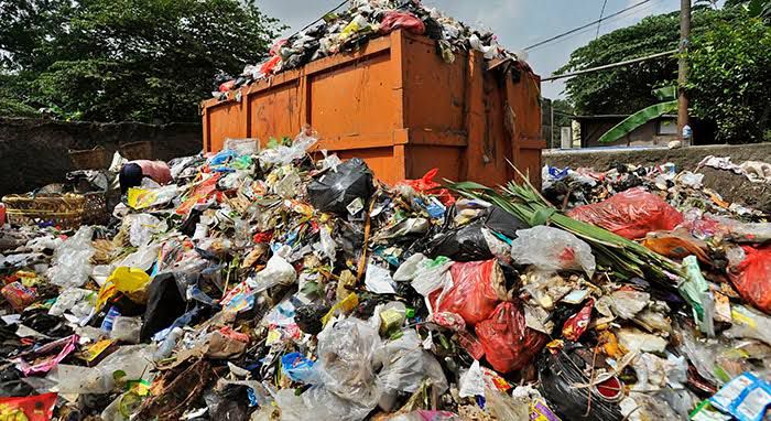Tumpukan sampah di lingkungan masyarakat. (ilustrasi). (Ist)