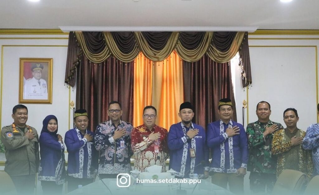 Pj Bupati Makmur Marbun bersama KPU dan Bawaslu Kabupaten PPU. (Ist)