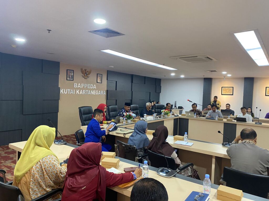 Suasana rapat rencana pengembangan kawasan pertanian terintegrasi di ruang rapat Bappeda Kukar. (Ist)