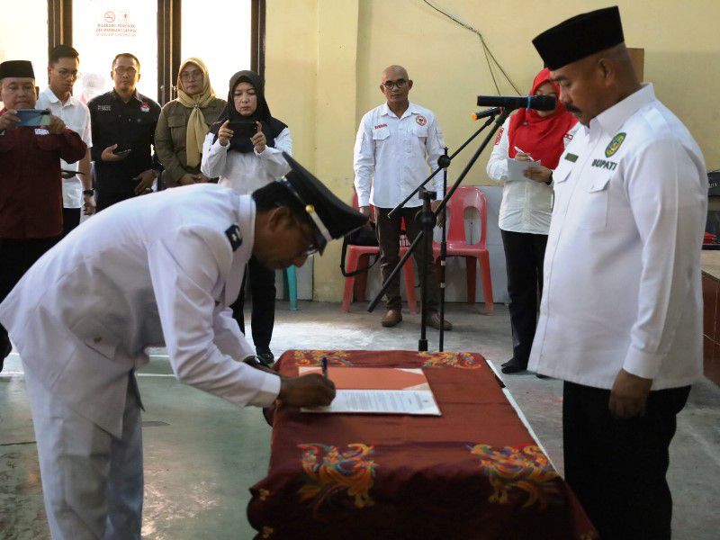 Pelantikan PAW Kepala Desa Purwajaya Adi Sucipto. (Ist)