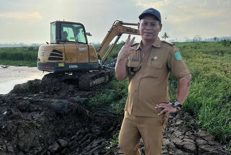 Kepala Desa Manunggal Jaya, Sukemi. (Ist)