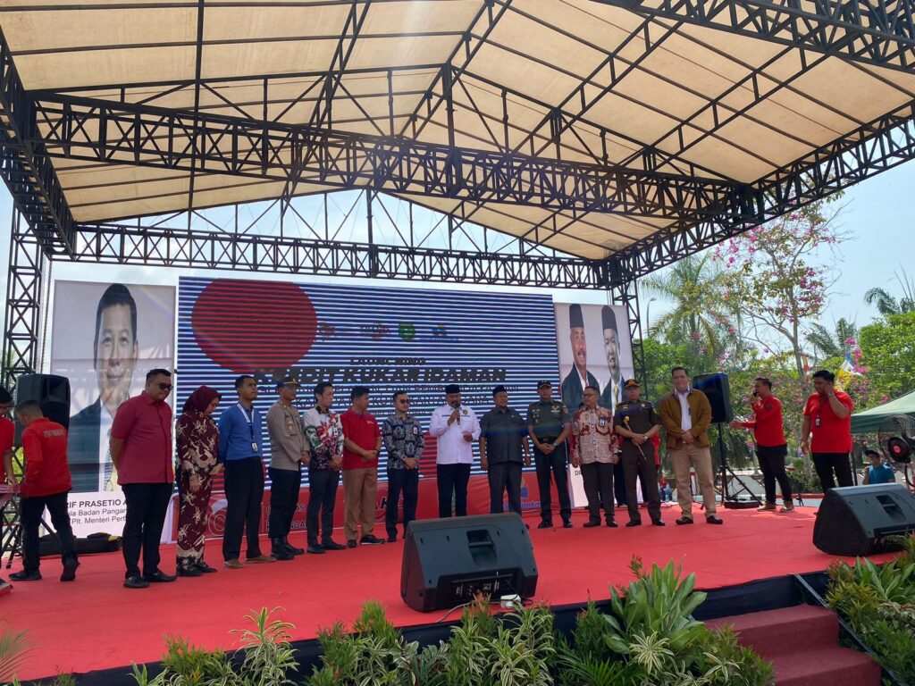 Bupati Kukar Edi Damansyah saat foto bersama dengan Forkompimda. (Ist)