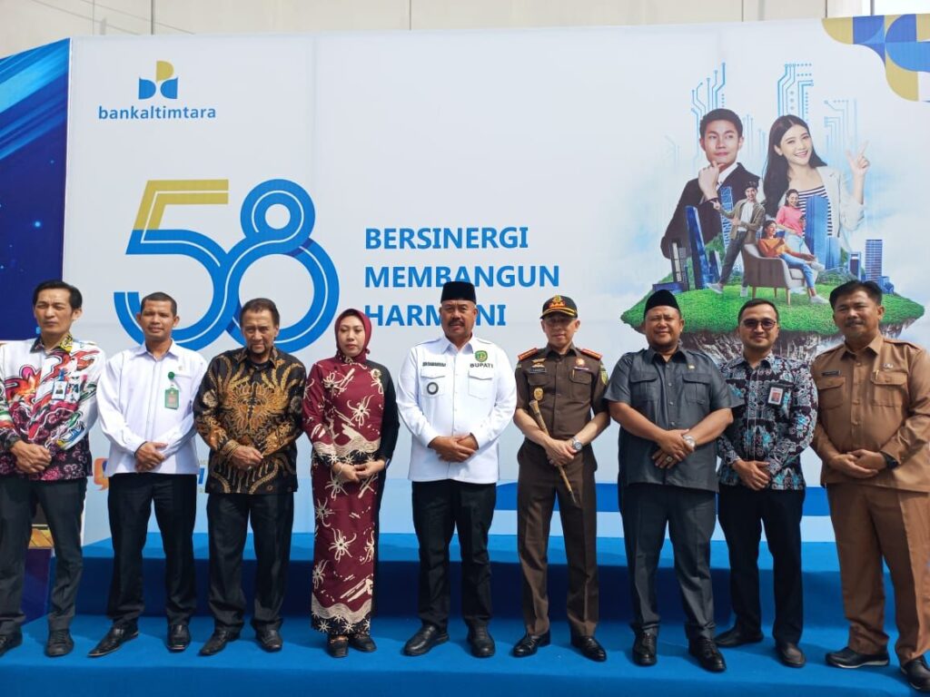 Bupati Kukar Edi Damansyah saat menghadiri HUT Bank Kaltimtara ke-58 di Gedung Bank Kaltimtara Tenggarong. (Ist)