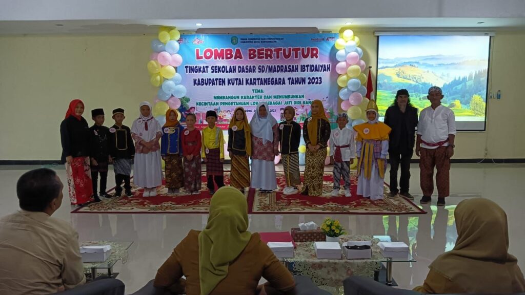 Suasana pelaksanaan lomba Betutur yang digelar oleh Dinas Kearsipan dan Perpustakaan (Diarpus) Kukar. (Ist)