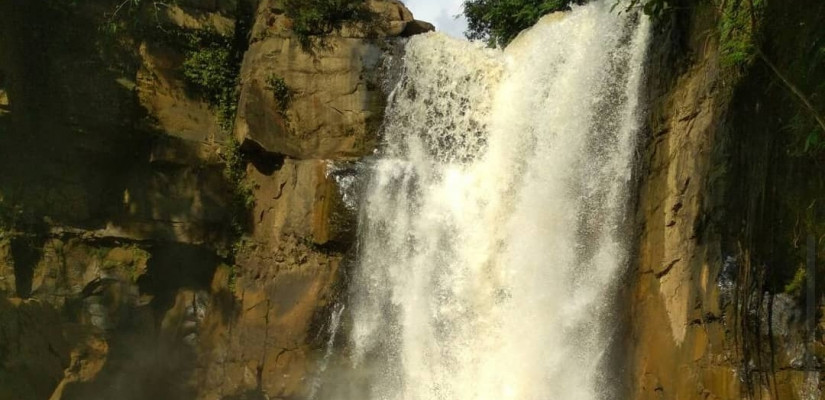 Air terjun yang berada di Desa Perian. (Ist)