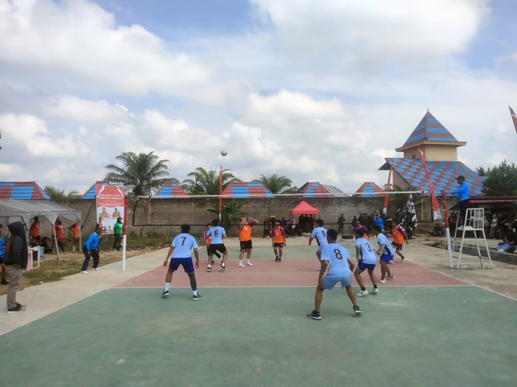 Pelaksanaan turnamen bola voli tingkat SMA yang digelar oleh Pemerintah Kecamatan Tenggarong. (Ist)