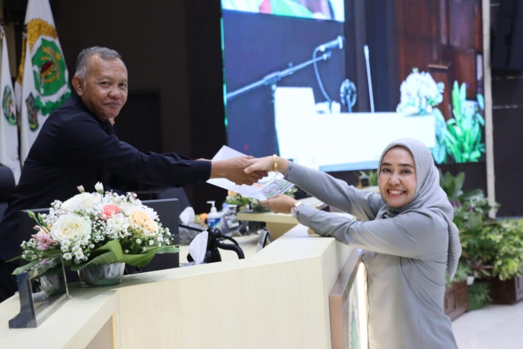 DPRD Kaltim saat menggelar Rapat Paripurna Ke 42 yang dipimpin Wakil Ketua DPRD Kaltim Muhammad Samsun. (Ist)