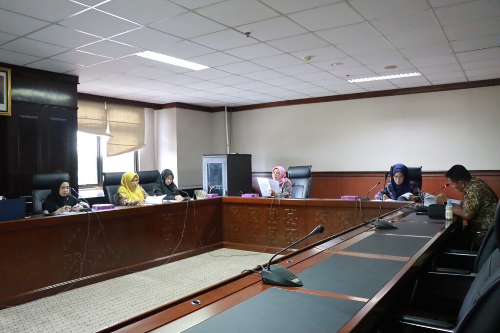 Komisi IV DPRD Kaltim bersama dengan Biro Hukum dan DKP3A Kaltim menggelar rapat finalisasi membahas Draft Perda PUG. (Ist)