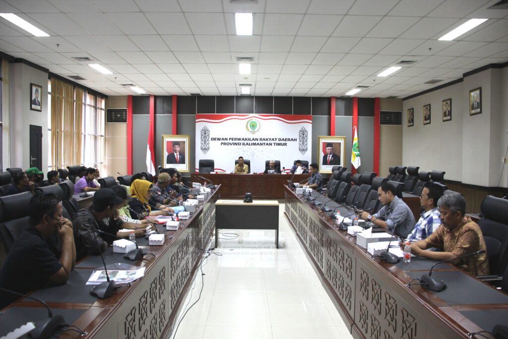 Rapat Dengar Pendapat Komisi I DPRD Kaltim dengan PT Mahakam Sumber Jaya (MSJ) dengan masyarakat Desa Sebuntal. (Ist)