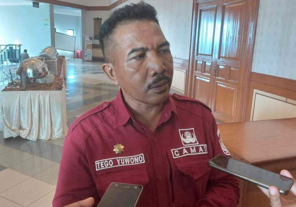 Camat Tenggarong Seberang, Tego Yuwono. (Ist)