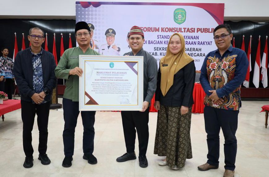Staf Ahli Bupati Kukar Bidang Pemerintahan dan Kesra, Didi Ramyadi saat membuka Festival Tunas Bahasa Ibu di SMP Negeri 1 Tenggarong. (Ist)