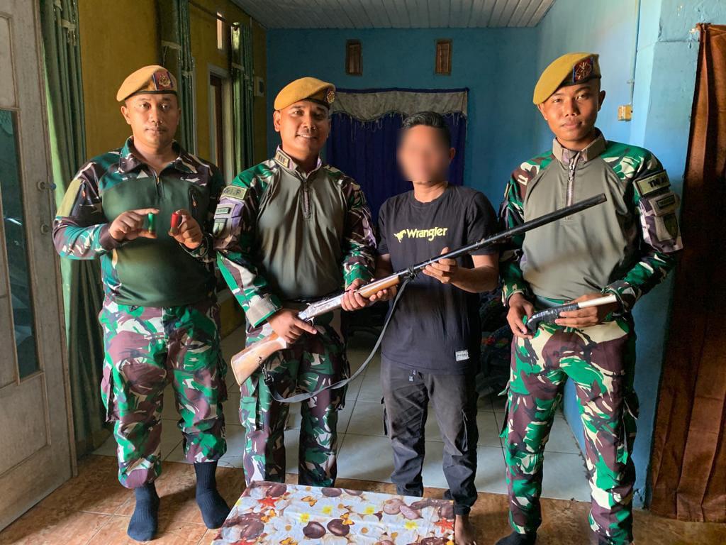 Penyerahan Senpi oley Masyarakat. (Ist)