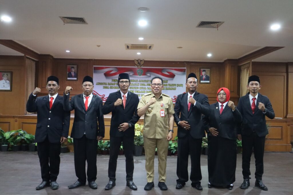 Pj Bupati PPU, Makmur Marbun (Tengah). (Ist)