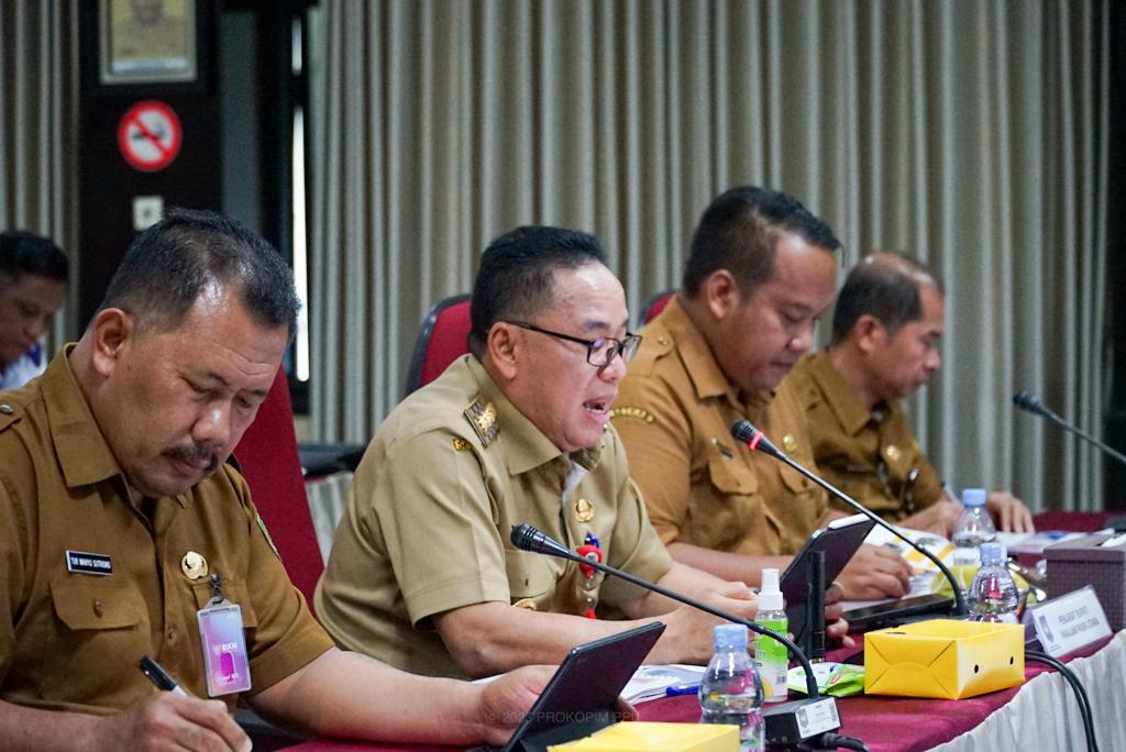 Pj Bupati PPU, Makmur Marbun (Kedua dari Kiri). (Ist)