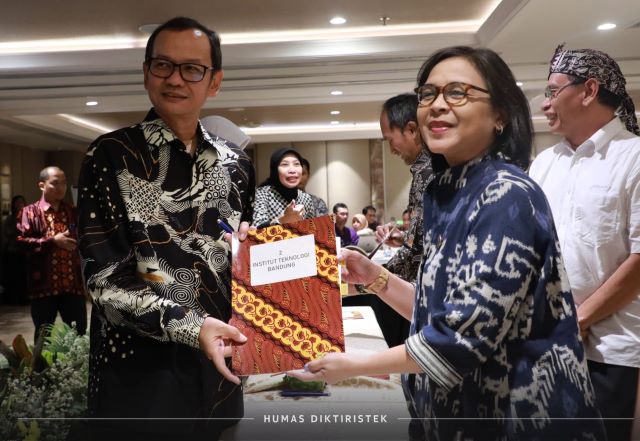 Acara penandatanganan Program Revitalisasi Perguruan Tinggi Negeri Badan Hukum (PR-PTN BH) dan Pusat Unggulan Antar Perguruan Tinggi (PUAPT) 2024 di Hotel Ayana Jakarta, Jumat (1/12)/Foto: dok. Humas Ditjen Diktiristek. (Ist)