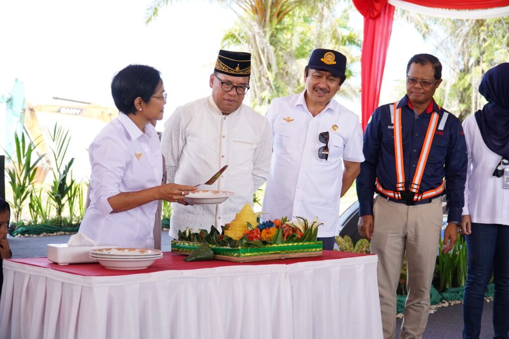 Pj Bupati PPU, Makmur Marbun. (Berpeci)