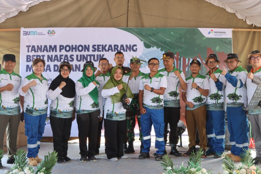 Penanaman mangrove sebanyak 1.000 bibit mangrove di kawasan Pantai Gelora Desa Api-Api, Kecamatan Waru, Kabupaten PPU. (Ist)
