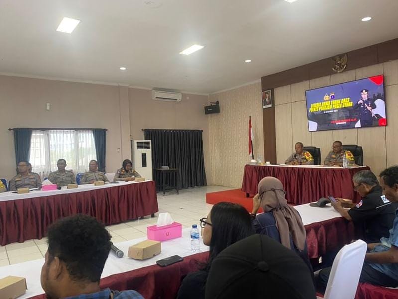 Kapolres PPU, AKBP Hendrik Eka Bahalwan dalam memimpin rilis akhir tahun 2023. (Ist)