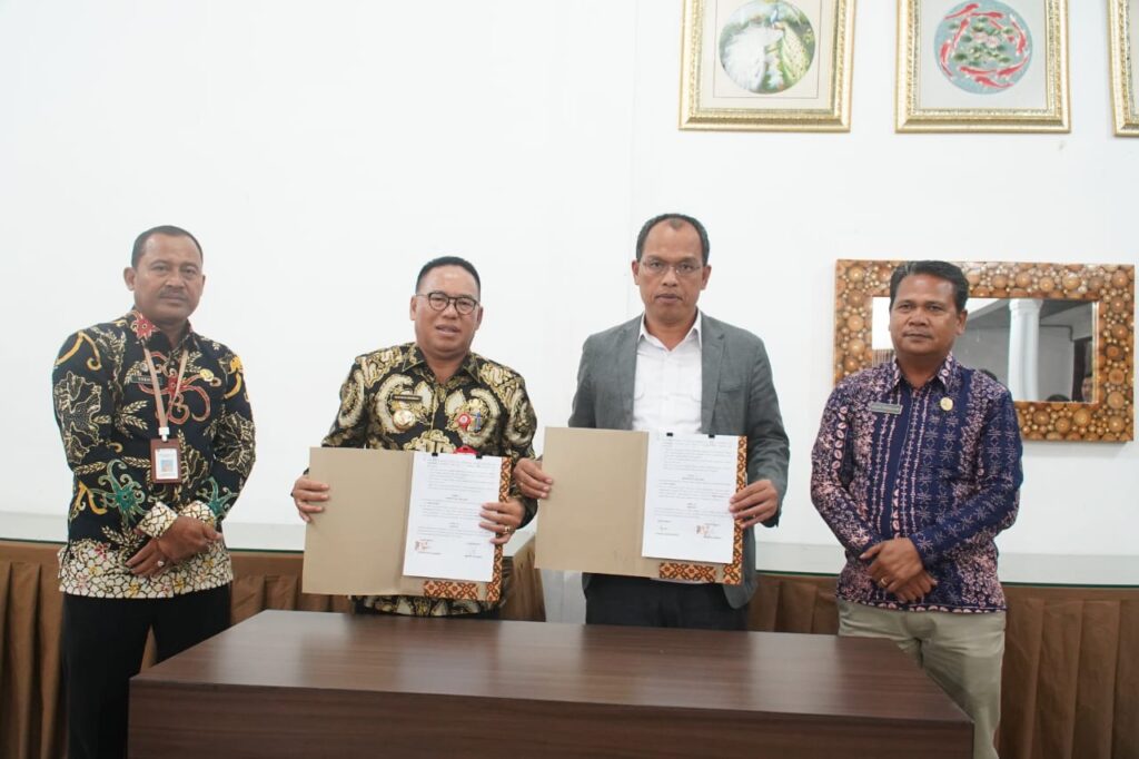 Pj Bupati PPU, Makmur Marbun (Kedua dari Kiri). (Ist)