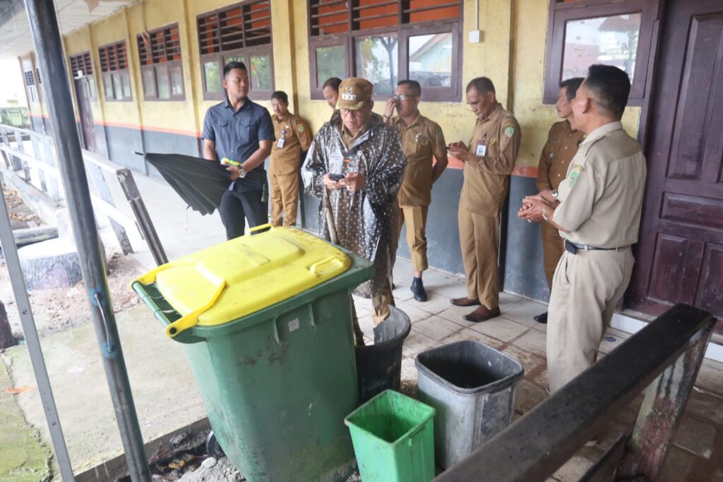 Makmur Marbun Tinjau Sekolah Dasar. (Ist)