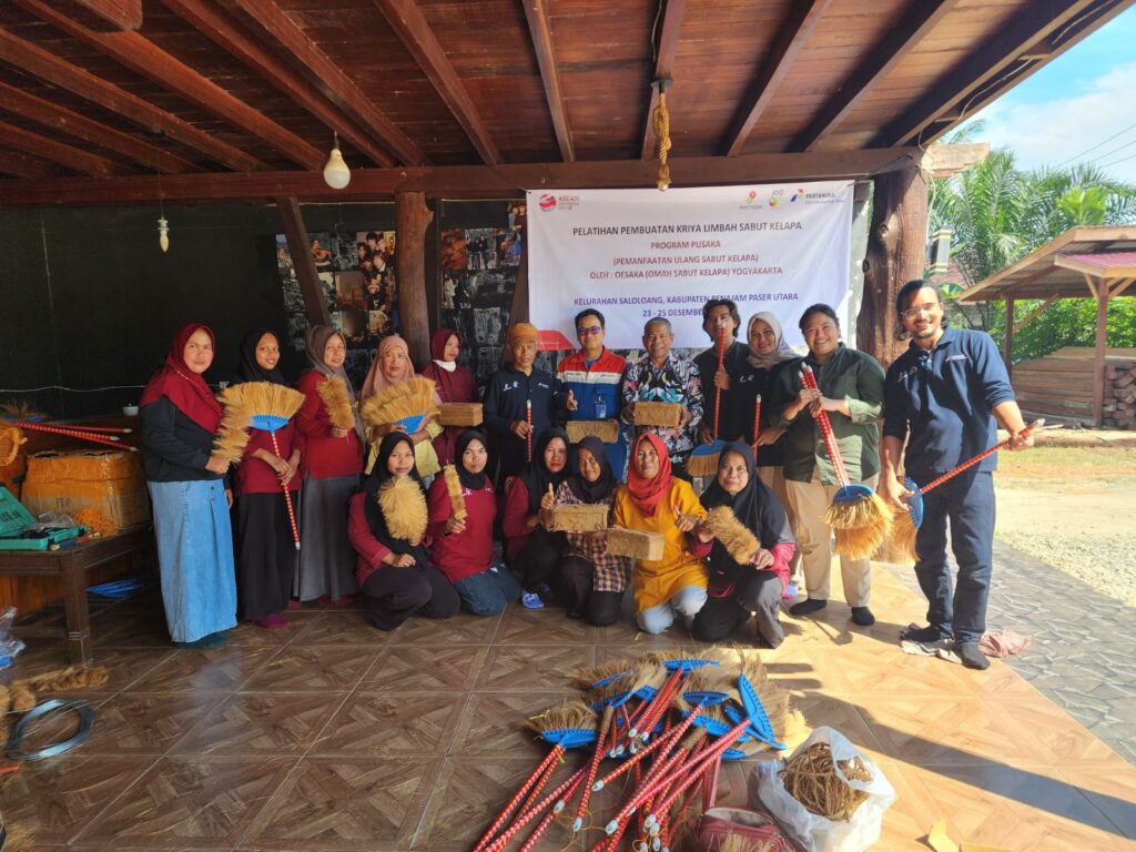 Pelatihan daur ulang sabut kelapa di Kelurahan Saloloang, Kecamatan Penajam, Kabupaten Penajam Paser Utara. (Ist)