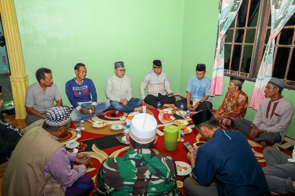 Pj Bupati PPU, Makmur Marbun melakukan Sahur Bergama masyarakat. (Ist)