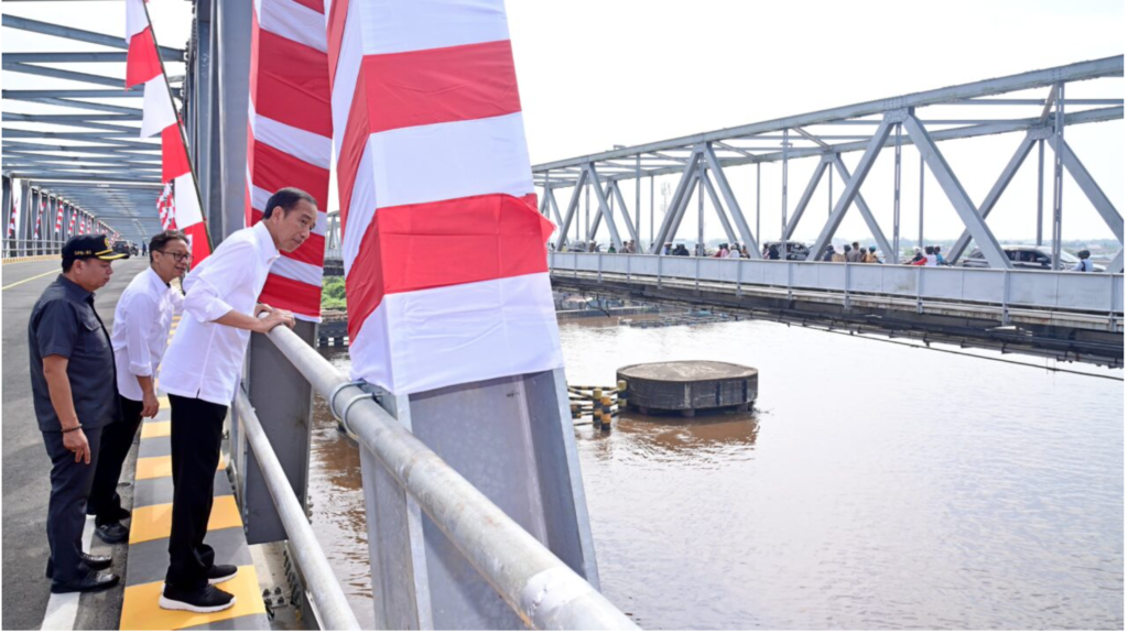 Presiden Joko Widodo meninjau duplikasi Jembatan Kapuas I, Kota Pontianak, Provinsi Kalimantan Barat. (Ist)