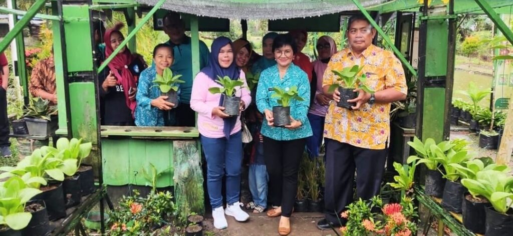 Ketua TP PKK PPU, Linda Romauli Siregar Hadiri Kunjungan SLP. (Ist)