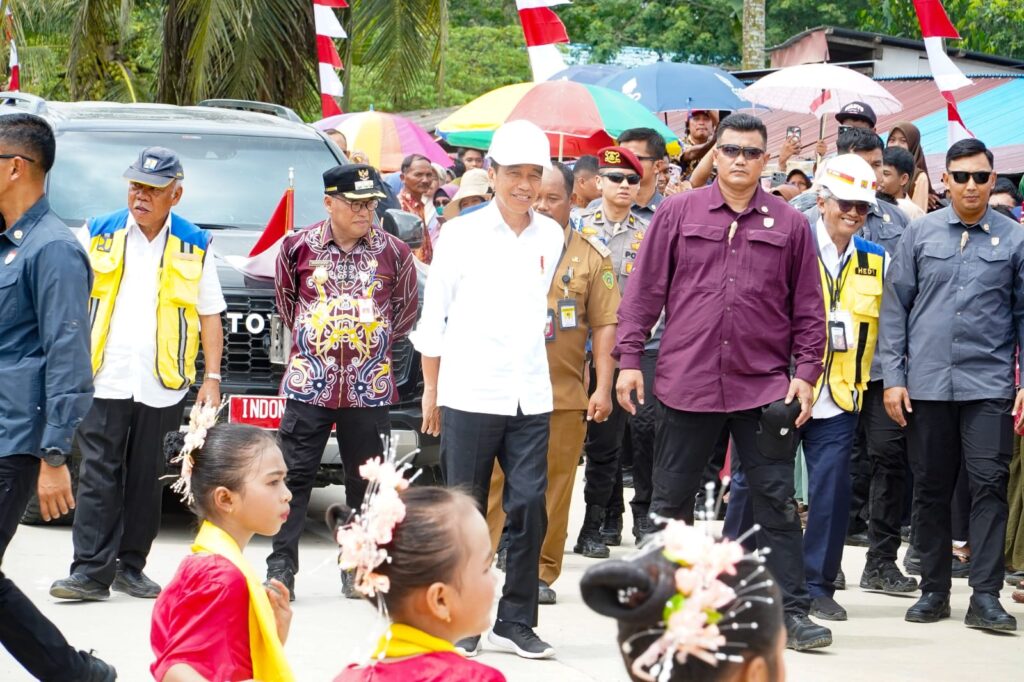 Pj Bupati PPU, Makmur Marbun mendampingi Presiden Joko Widodo. (Ist)