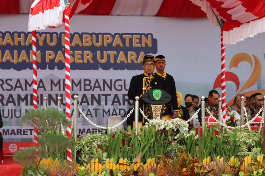 Pimpin Upacara Peringatan HUT Ke-22 Kabupaten PPU, Pj Gubernur Kaltim: Kita Tidak Boleh Tertinggal. (Ist)