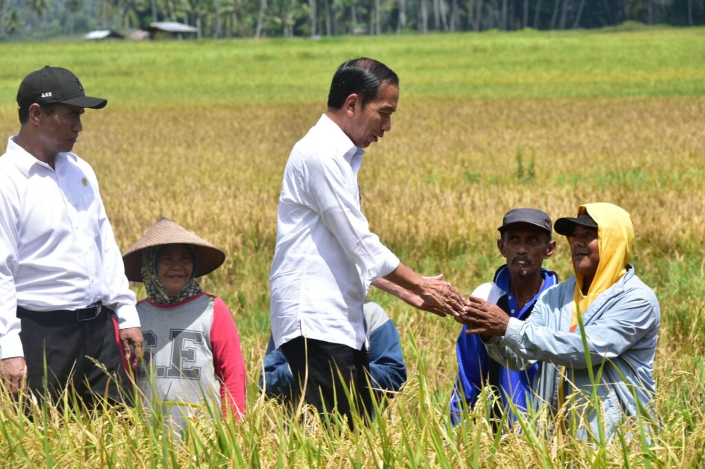 Presiden Joko Widodo bersama Petani. (Ist)