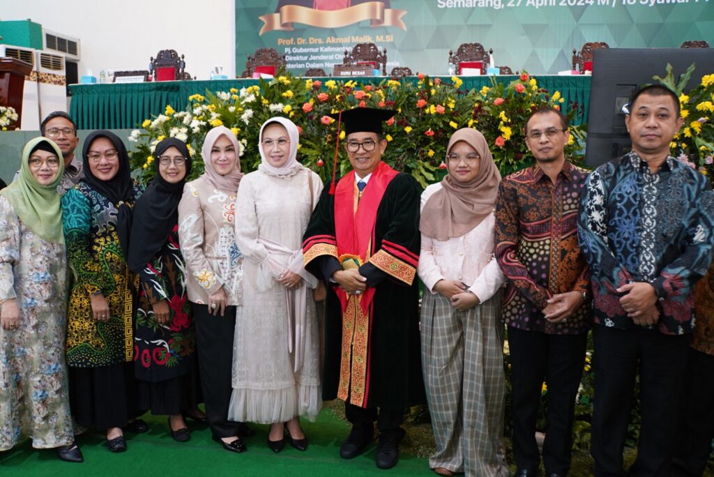 Sekretaris DPRD Kaltim Norhayati US hadir pada pengukuhan Profesor Kehormatan Pj Gubernur Kaltim Prof. Dr. Drs. Akmal Malik, M. Si. (Ist)