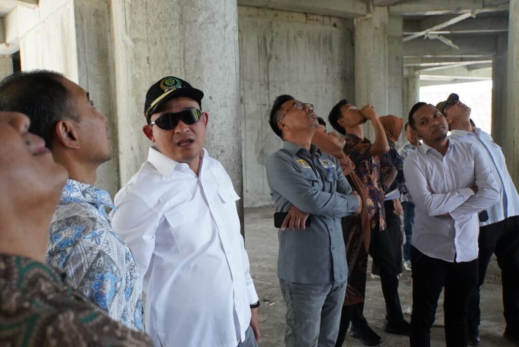 Pansus LKPJ saat melakukan peninjauan Pembangunan Gedung Poli Jantung RSUD Kanujoso Balikpapan belum lama ini. (Ist)