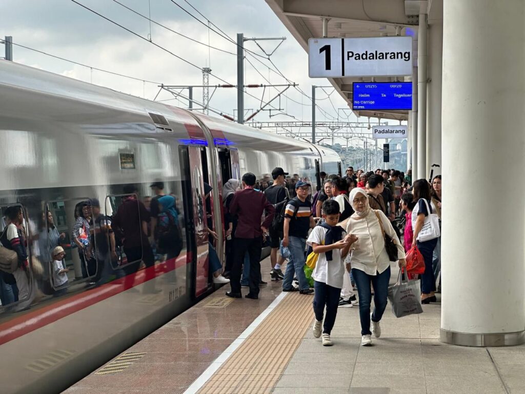 Penumpang Kereta Cepat Whoosh pada periode libur Lebaran 2024. (Ist)
