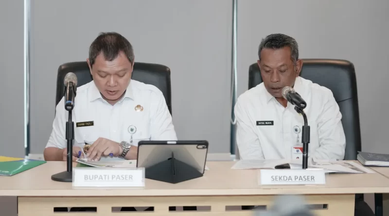 Bupati Paser, Fahmi Fadli (Kiri). (Ist)