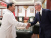 CEO Apple Tim Cook, menemui Menteri Pertahanan (Menhan) Prabowo Subianto di ruang kerja Menhan. (Ist)