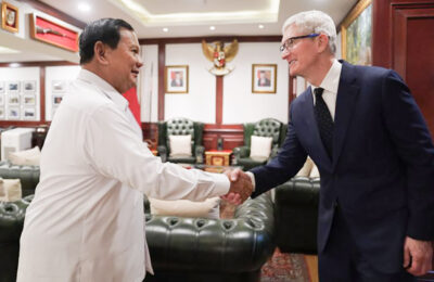 CEO Apple Tim Cook, menemui Menteri Pertahanan (Menhan) Prabowo Subianto di ruang kerja Menhan. (Ist)
