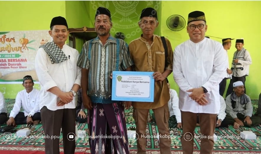 Pj Bupati PPU, Makmur Marbun Serahkan Bantuan 150 Juta untuk Pembangunan Masjid Riyadhul Jannah Desa Labangka Barat. (Ist)