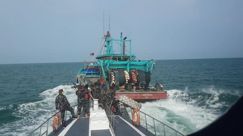 Kapal Ikan Asing Malaysia di Selat Malaka diamankan. (Ist)