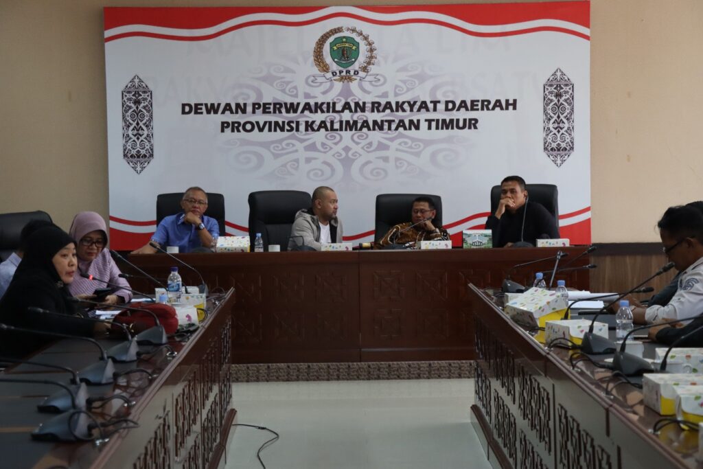 Komisi IV DPRD Kaltim saat menggelar RDP bersama pihak SMAN 10 Samarinda Disdikbud Kaltim. (Ist)
