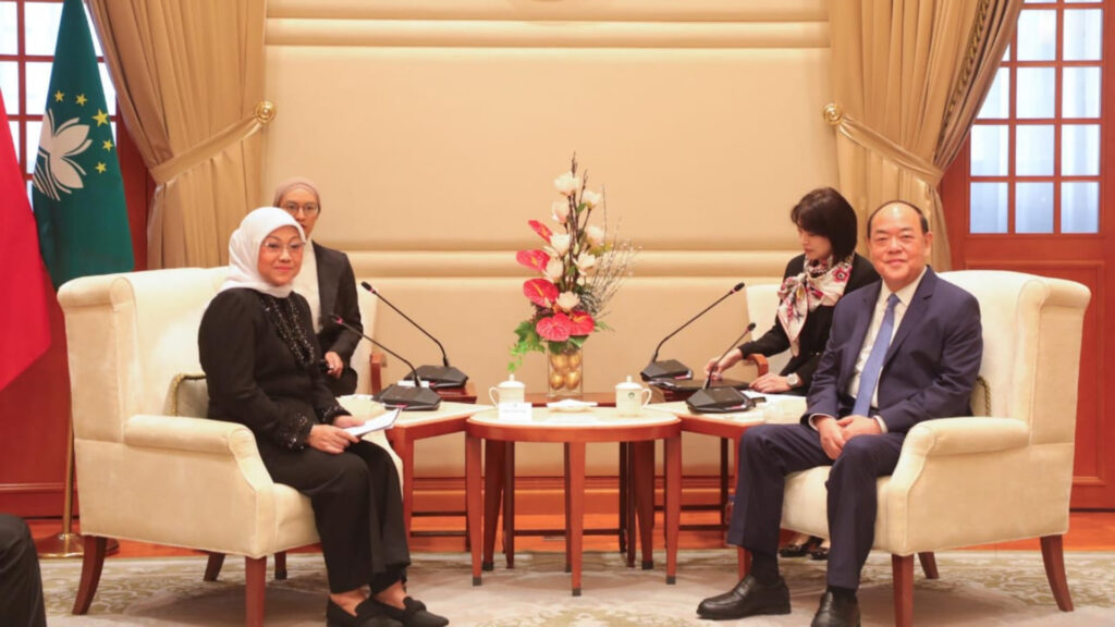 Menaker Ida Fauziyah saat melakukan pertemuan bilateral dengan Chief Executive of Macau Ho Iat Sen. (Ist)