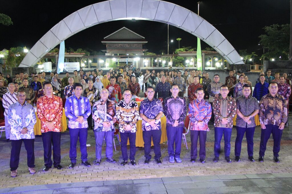Para peserta Rakornis Dinas Perhubungan se-Kalimantan Timur tahun 2024 di Alun-Alun Penyembolum. (Ist)